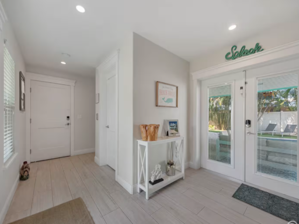 Luxurious Beach Getaway on Anna Maria Island Steps to Beach